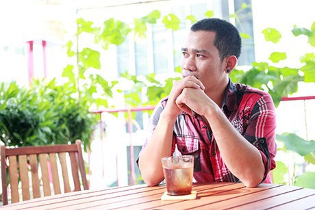 Khi được hỏi có cảm thấy bất công khi Trần Lập chọn bài hát không, Ksor Đức trả lời: “Lúc đầu thì có. Khi anh Trần Lập cho tôi biết bài hát phải dự thi là "Into the night", tôi lo lắm. Thể loại nào cũng đã từng hát qua nhưng 1 bài hát tiếng Anh lại làm tôi hơi nao núng. Anh Tuấn trước đó tôi cũng đã biết qua thời gian 2 anh em cùng đi diễn, khả năng hát tiếng Anh của anh Tuấn rất tốt, tôi biết chứ. Thực sự là có cảm thấy áp lực”