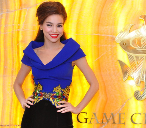 Dù đang rất bận rộn với những dự án âm nhạc và huấn luyện cho các thí sinh The Voice nhưng Hồ Ngọc Hà vẫn rạng rỡ khi xuất hiện ở đêm tiệc tại TP HCM cuối tuần qua. Dù đang rất bận rộn với những dự án âm nhạc và huấn luyện cho các thí sinh The Voice nhưng Hồ Ngọc Hà vẫn rạng rỡ khi xuất hiện ở đêm tiệc tại TP HCM cuối tuần qua.