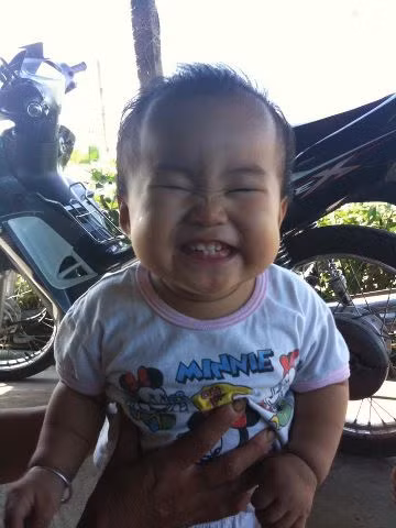 Nụ cười "hết cỡ" của cháu trai Facebook Hoang Anh