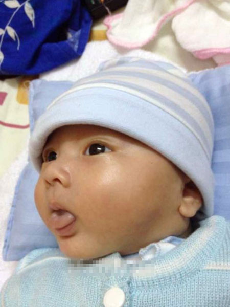 Bé Cát An tên thân mật ở nhà là Sushi đã được 4 tháng tuổi. Càng lớn bé Sushi càng thừa hưởng được những nét đẹp của cả bố Tim lẫn mẹ Trương Quỳnh Anh nên trông bé cực kì đáng yêu.(Theo Afamily) Bé Cát An tên thân mật ở nhà là Sushi đã được 4 tháng tuổi. Càng lớn bé Sushi càng thừa hưởng được những nét đẹp của cả bố Tim lẫn mẹ Trương Quỳnh Anh nên trông bé cực kì đáng yêu.(Theo Afamily)