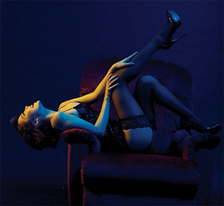 Minh Hằng chia sẻ về chuyện tình yêu: “Tôi không có khả năng giao tiếp tốt và thế giới của tôi tương đối thu nhỏ. Vì thế, tôi nghĩ mình hợp với đàn ông Việt hơn vì phong tục, tập quán cũng như cách suy nghĩ của đàn ông Việt phù hợp với tôi hơn'.