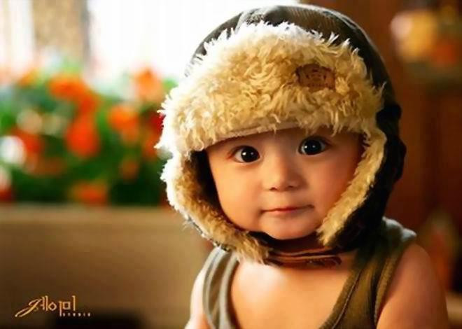 Trẻ em luôn gây ấn tượng với đôi mắt to tròn đen nhánh. Đây chính là "vũ khí" ngọt ngào khiến cư dân Facebook không thể "kiềm lòng" trước thiên thần này