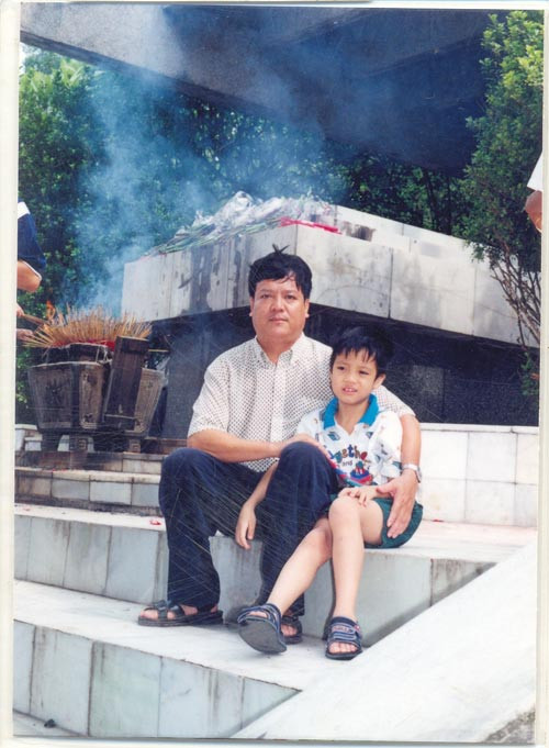 Thí sinh The Voice khoe, ngày trước nhờ học giỏi và luôn đứng đầu lớp, phần thưởng cho sự cố gắng đó là anh được bố mẹ dẫn đi tham quan, du lịch vào mỗi dịp nghỉ hè. Thí sinh The Voice khoe, ngày trước nhờ học giỏi và luôn đứng đầu lớp, phần thưởng cho sự cố gắng đó là anh được bố mẹ dẫn đi tham quan, du lịch vào mỗi dịp nghỉ hè.