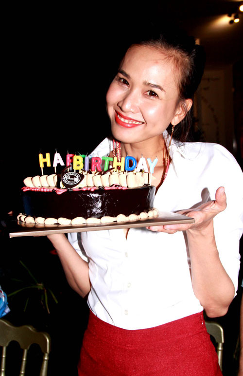 Rồi khoe bánh kem...