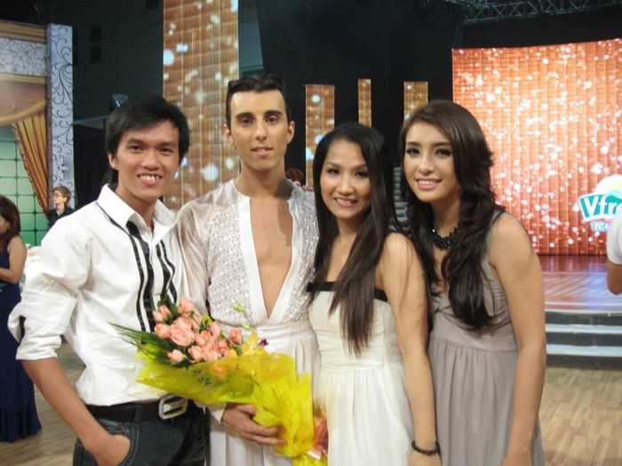 Năm 2011 Tiêu Châu Như Quỳnh tham gia hát tại Bước nhảy hoàn vũ