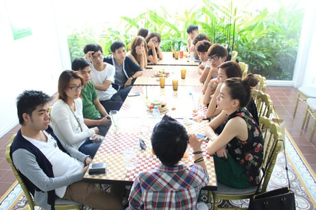 Trong khi đó, hình ảnh đầu tiên trong phần luyện tập cho vòng Đối đầu của đội Hà Hồ cũng đã được tiết lộ. Được biết, dưới sự chỉ dạy của HLV Hà Hồ và các cố vấn, 14 thí sinh đều tỏ ra cực kỳ nghiêm túc và nỗ lực hết mình để thể hiện sự tiến bộ cũng như ghi dấu ấn phong cách trong mỗi phần biểu diễn.