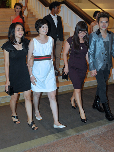 Kết thúc chương trình, 2 chị em vui vẻ ra về