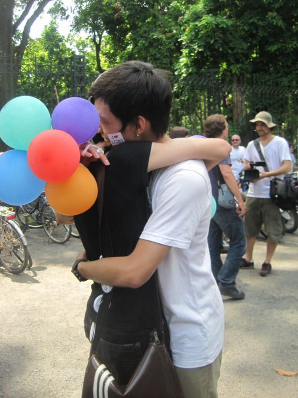 Thế Anh chia sẻ: "Cũng giống như người dị tính khác bọn mình cũng biết yêu và cũng biết giận hờn. Mình cũng đã từng yêu và chia tay. Giờ mình đang rất hạnh phúc với tình yêu mới, anh ấy hơn mình 3 tuổi". >>NGẮM NỮ SINH ĐẸP NHƯ PHẠM BĂNG BĂNG >>CƯỜI VỠ BỤNG, TỨC NỔ MẮT VỚI SÁCH LẬU Thế Anh chia sẻ: "Cũng giống như người dị tính khác bọn mình cũng biết yêu và cũng biết giận hờn. Mình cũng đã từng yêu và chia tay. Giờ mình đang rất hạnh phúc với tình yêu mới, anh ấy hơn mình 3 tuổi". >>NGẮM NỮ SINH ĐẸP NHƯ PHẠM BĂNG BĂNG >>CƯỜI VỠ BỤNG, TỨC NỔ MẮT VỚI SÁCH LẬU