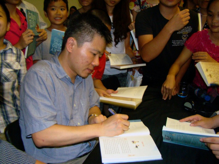 Cuốn sách có đôi chỗ khó hiểu, mang tính triết lí. Theo tác giả thì tuổi trẻ đọc cuốn sách này sẽ thấy vui thú, người từng trải thì sẽ ngẫm nghĩ ra được nhiều điều về cuộc sống và con người >>BẤM ĐÂY XEM CẬP NHẬT ĐIỂM THI ĐẠI HỌC, CAO ĐẲNG NHANH NHẤT 2012 Cuốn sách có đôi chỗ khó hiểu, mang tính triết lí. Theo tác giả thì tuổi trẻ đọc cuốn sách này sẽ thấy vui thú, người từng trải thì sẽ ngẫm nghĩ ra được nhiều điều về cuộc sống và con người >>BẤM ĐÂY XEM CẬP NHẬT ĐIỂM THI ĐẠI HỌC, CAO ĐẲNG NHANH NHẤT 2012