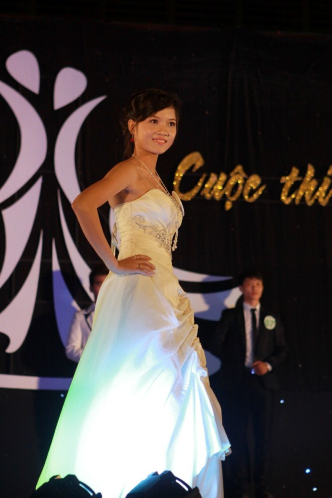 Chùm ảnh: Du ca đường phố, quyên góp tiền ủng hộ học sinh nghèo Chùm ảnh: Những nữ sinh mặc quân phục cảnh sát siêu kute (P1) Vóc dáng yêu kiều của hotgirl Học viện Hàng không