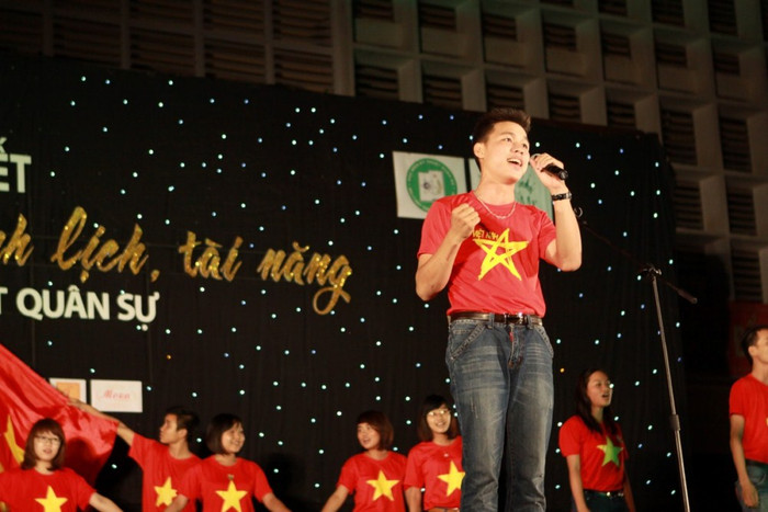 Chùm ảnh: Du ca đường phố, quyên góp tiền ủng hộ học sinh nghèo Chùm ảnh: Những nữ sinh mặc quân phục cảnh sát siêu kute (P1) Vóc dáng yêu kiều của hotgirl Học viện Hàng không