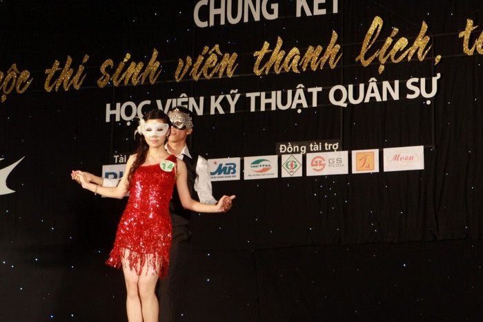 Cuộc thi đã hội tụ được rất nhiều gương mặt nam thanh nữ tú. Những màn trình diễn tài năng vô cùng xuất sắc của các chiến sĩ tương lai. Chùm ảnh: Du ca đường phố, quyên góp tiền ủng hộ học sinh nghèo Chùm ảnh: Những nữ sinh mặc quân phục cảnh sát siêu kute (P1) Vóc dáng yêu kiều của hotgirl Học viện Hàng không