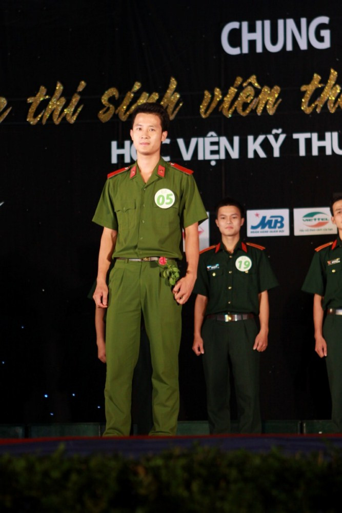 Chùm ảnh: Du ca đường phố, quyên góp tiền ủng hộ học sinh nghèo Chùm ảnh: Những nữ sinh mặc quân phục cảnh sát siêu kute (P1) Vóc dáng yêu kiều của hotgirl Học viện Hàng không