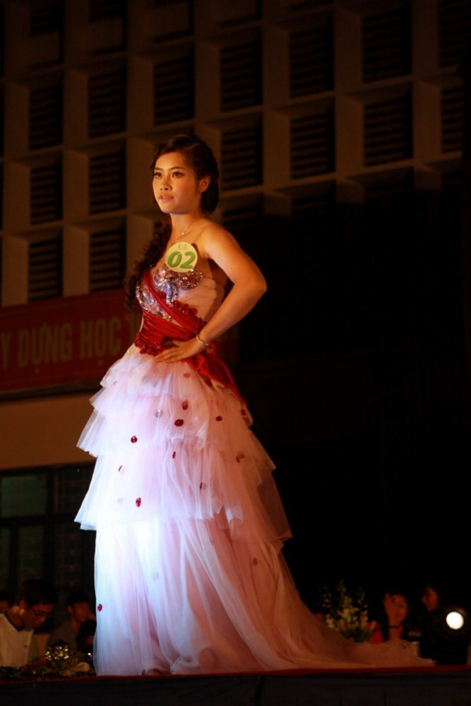 Chùm ảnh: Du ca đường phố, quyên góp tiền ủng hộ học sinh nghèo Chùm ảnh: Những nữ sinh mặc quân phục cảnh sát siêu kute (P1) Vóc dáng yêu kiều của hotgirl Học viện Hàng không