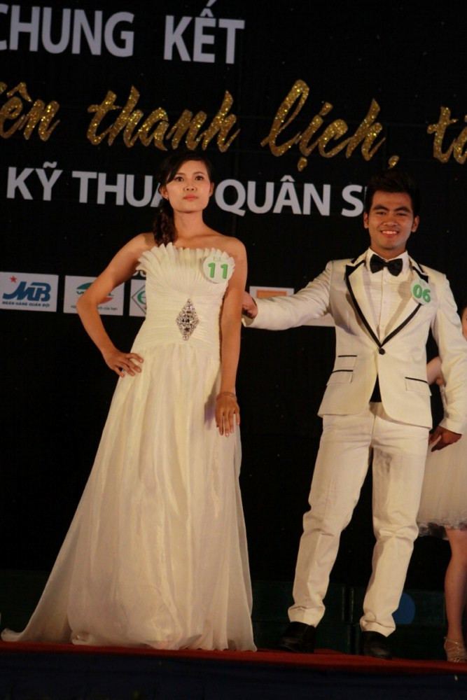 Quý phái và lịch lãm trong trang phục dạ hội. Chùm ảnh: Du ca đường phố, quyên góp tiền ủng hộ học sinh nghèo Chùm ảnh: Những nữ sinh mặc quân phục cảnh sát siêu kute (P1) Vóc dáng yêu kiều của hotgirl Học viện Hàng không