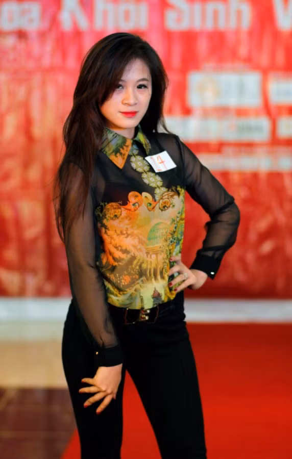 Ngẩn ngơ vì nhan sắc của Hotgirl Kiều My Chùm ảnh: Nữ sinh ĐH Ngoại thương rạng rỡ ngày khai trường