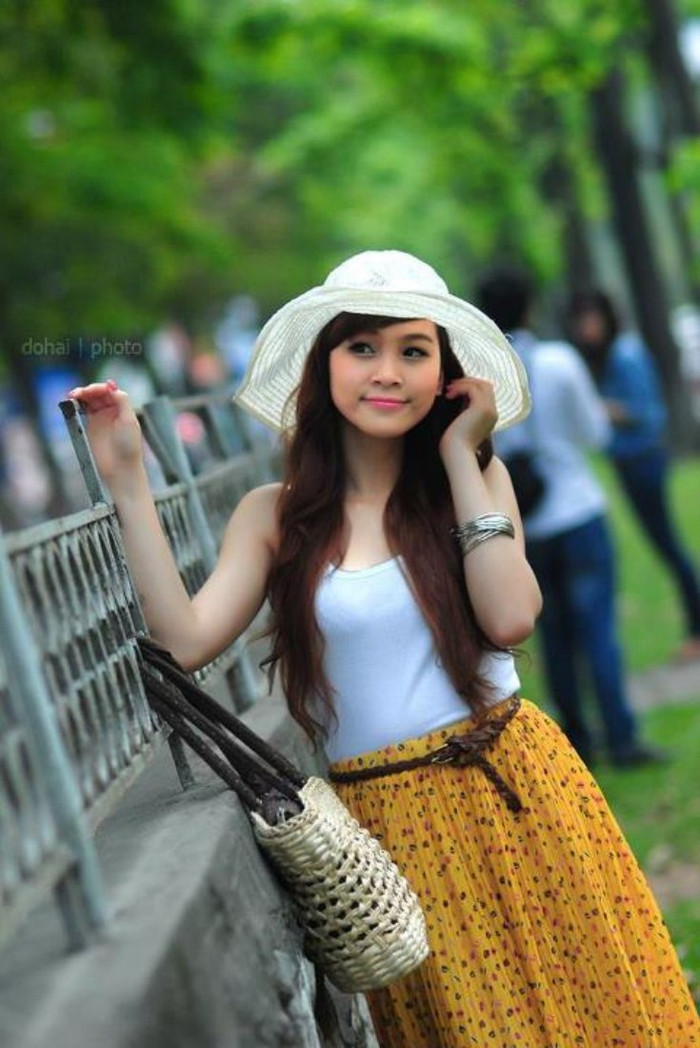 Năng khiếu nổi bật của Hoài Thương là hát, vẽ và thiết kế thời trang. Cô giáo xinh đẹp gây sốt cư dân mạng Vẻ đẹp xuân thì của Á khôi Hoàng Anh Thư Dàn hot girl "đình đám" hội tụ Imiss Thăng Long 2012