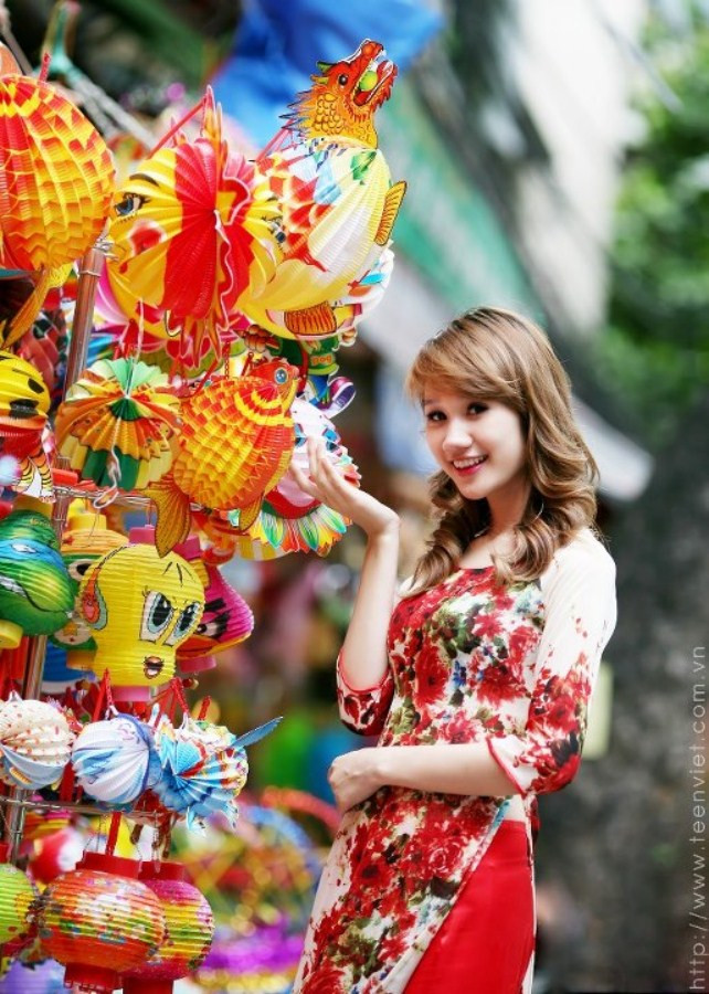 Phố "Trung thu" Hàng Mã những ngày này rộn ràng bóng dáng các thiếu nữ đổ về chụp hình. Hot girl Trường ĐH KH XH & NV Hoàng Ngọc Hà Hải Yến cũng tranh thủ chụp những bức hình đẹp long lanh. Teen Model An Phương "biến hóa" với style dễ thương Vẻ đẹp dịu dàng của tân sinh viên ĐH Kinh tế Huế Hotgirl CĐ Công nghiệp TPHCM đẹp tựa thiên thần Hot girl ĐH Công nghiệp Hà Nội đẹp tinh khôi trong nắng mai Phố "Trung thu" Hàng Mã những ngày này rộn ràng bóng dáng các thiếu nữ đổ về chụp hình. Hot girl Trường ĐH KH XH & NV Hoàng Ngọc Hà Hải Yến cũng tranh thủ chụp những bức hình đẹp long lanh. Teen Model An Phương "biến hóa" với style dễ thương Vẻ đẹp dịu dàng của tân sinh viên ĐH Kinh tế Huế Hotgirl CĐ Công nghiệp TPHCM đẹp tựa thiên thần Hot girl ĐH Công nghiệp Hà Nội đẹp tinh khôi trong nắng mai