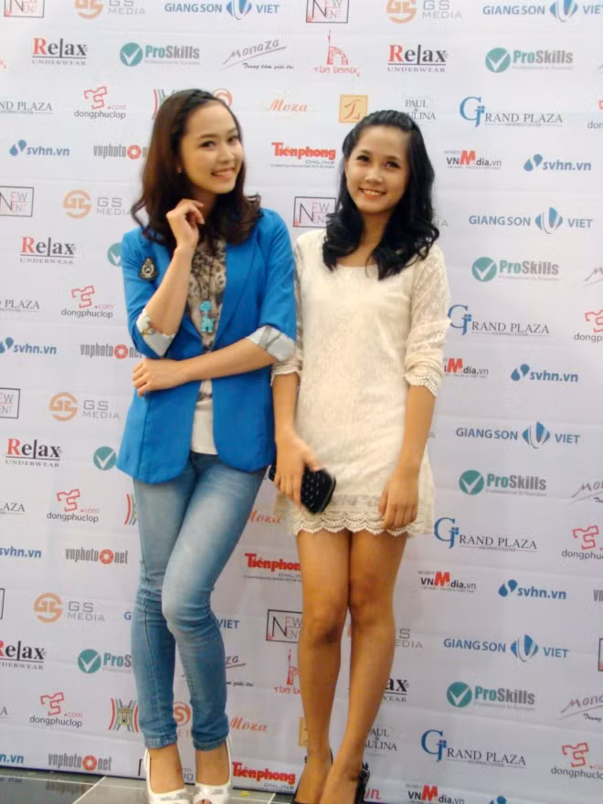 Hot girl Đào Phương Thảo, Miss Ảnh Duyên dáng Hà thành chụp hình cùng đàn chị Vân Anh. Vẻ đẹp đài các của Miss Ngôi sao Bích Khanh Phát sốt vì cô giáo 9x xinh đẹp của trường chuyên Hà Nội - Amsterdam Gặp cô giáo 9x siêu kute trong ngày khai giảng trường Ams