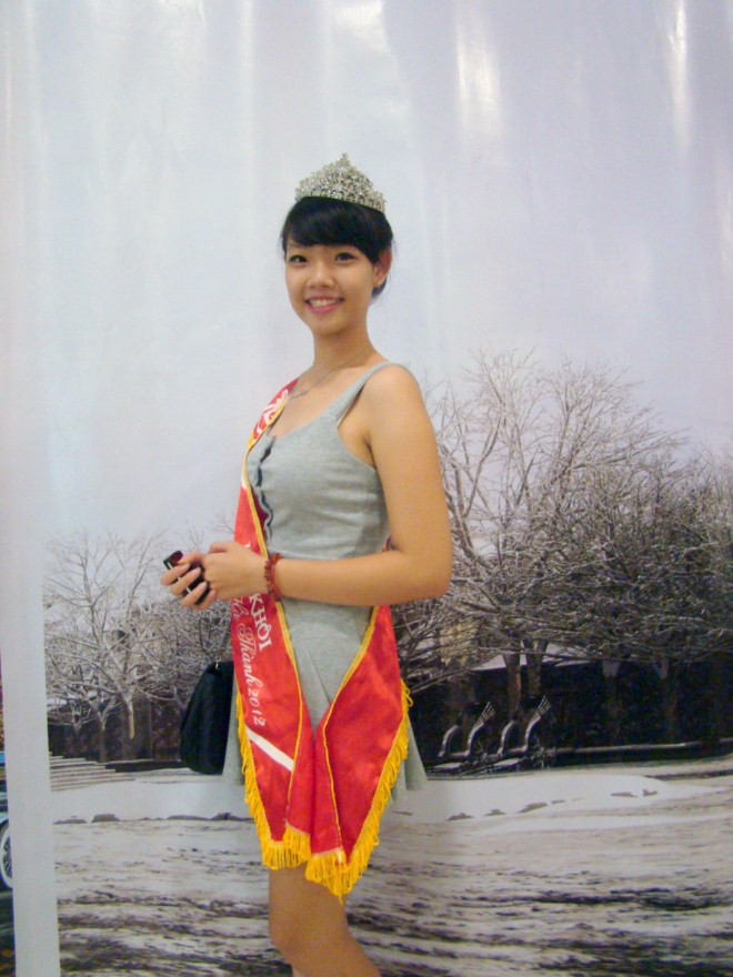 Hoa khôi Duyên dáng Hà thành 2012 Dương Thu Trang dịu dàng xuất hiện trong buổi gặp mặt Imiss Thăng Long. Vẻ đẹp đài các của Miss Ngôi sao Bích Khanh Phát sốt vì cô giáo 9x xinh đẹp của trường chuyên Hà Nội - Amsterdam Gặp cô giáo 9x siêu kute trong ngày khai giảng trường Ams Hoa khôi Duyên dáng Hà thành 2012 Dương Thu Trang dịu dàng xuất hiện trong buổi gặp mặt Imiss Thăng Long. Vẻ đẹp đài các của Miss Ngôi sao Bích Khanh Phát sốt vì cô giáo 9x xinh đẹp của trường chuyên Hà Nội - Amsterdam Gặp cô giáo 9x siêu kute trong ngày khai giảng trường Ams