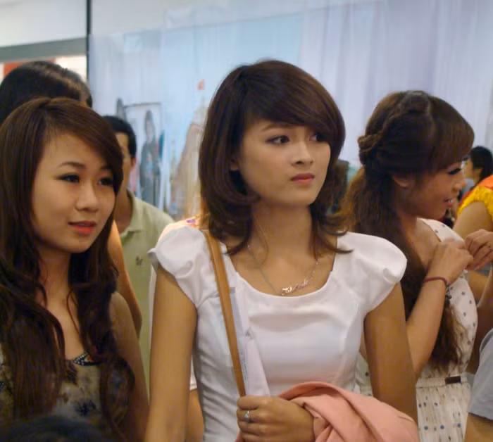 Vẻ đẹp đài các của Miss Ngôi sao Bích Khanh Phát sốt vì cô giáo 9x xinh đẹp của trường chuyên Hà Nội - Amsterdam Gặp cô giáo 9x siêu kute trong ngày khai giảng trường Ams