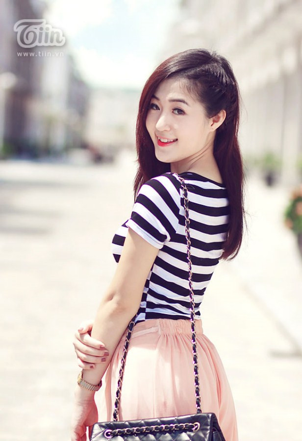 Phạm Thanh Tâm đến từ CĐ Truyền Hình, từng đạt giải Gương mặt khả ái của MissTVPro 2011. 100 người đẹp Imiss Thăng Long nóng bỏng trên sàn Catwalk Những nữ sinh diện áo dài đẹp hơn cả Hoa hậu Mai Phương Thúy (P18) Á khôi ĐH Lao động Xã hội đẹp long lanh giữa đồng hoa cải Ngẩn ngơ vì hotgirl Đại học Ngoại thương