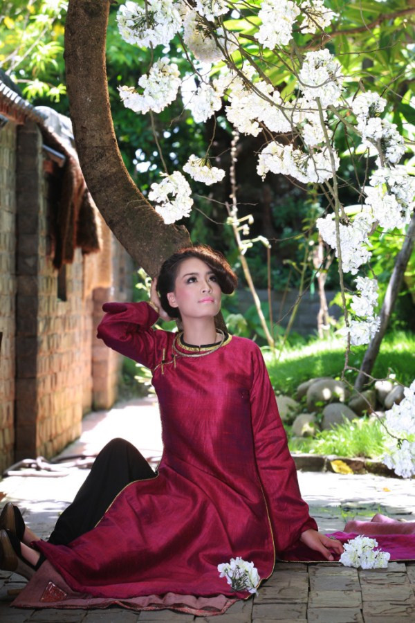 Trịnh Thị Khánh Huyền đến từ Trường ĐH Ngoại thương, từng lọt vào Top 10 Hoa khôi Ô tô Việt Nam 2011, Top 40 Hoa hậu Việt Nam 2012 phía Bắc 100 người đẹp Imiss Thăng Long nóng bỏng trên sàn Catwalk Những nữ sinh diện áo dài đẹp hơn cả Hoa hậu Mai Phương Thúy (P18) Á khôi ĐH Lao động Xã hội đẹp long lanh giữa đồng hoa cải Ngẩn ngơ vì hotgirl Đại học Ngoại thương