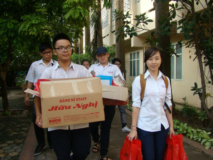 Đây là hoạt động tình nguyện thường xuyên của trường với các trung tâm tình thương Hot girl ĐH Kinh tế Quốc dân đẹp rạng ngời giữa "phố trung thu" Những gương mặt sáng giá nhất vòng 3 Imiss Thăng Long 2012 "Chết ngất" vì đôi mắt biết cười của Hotgirl Lee Nguyễn 100 người đẹp Imiss Thăng Long nóng bỏng trên sàn Catwalk