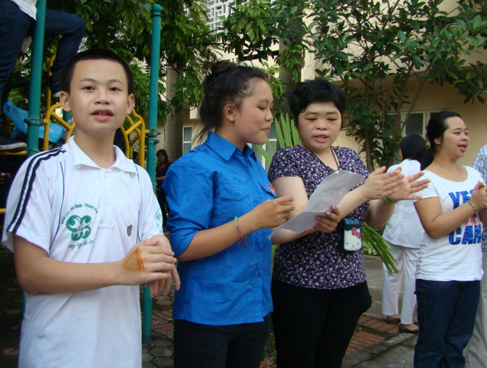 Dạy cho em tập hát Hot girl ĐH Kinh tế Quốc dân đẹp rạng ngời giữa "phố trung thu" Những gương mặt sáng giá nhất vòng 3 Imiss Thăng Long 2012 "Chết ngất" vì đôi mắt biết cười của Hotgirl Lee Nguyễn 100 người đẹp Imiss Thăng Long nóng bỏng trên sàn Catwalk