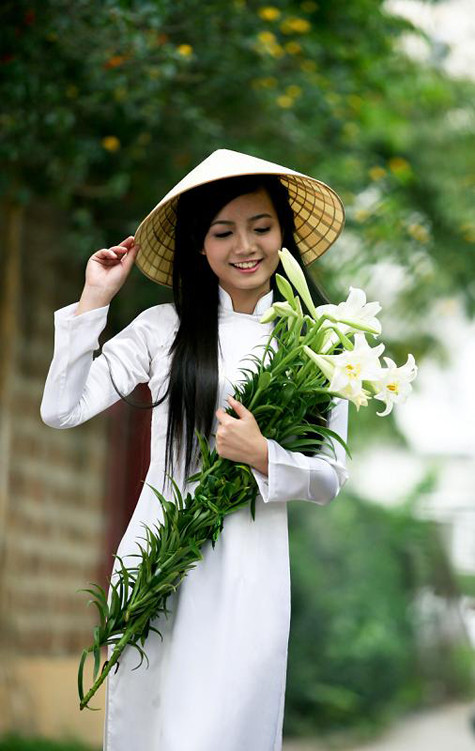 E ấp bên hoa loa kèn E ấp bên hoa loa kèn