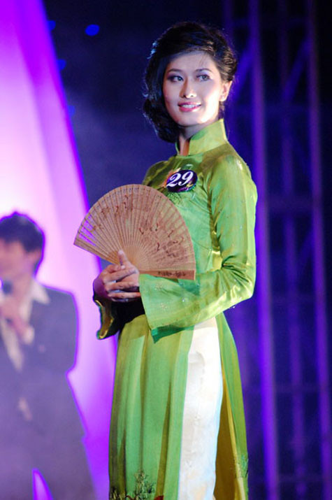 Tiếng Trung là một trong những niềm đam mê của Miss Thùy Linh Tiếng Trung là một trong những niềm đam mê của Miss Thùy Linh