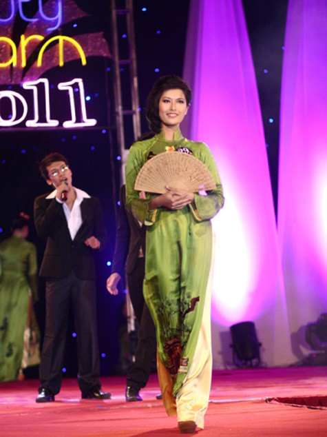 Duyên dáng trong tà áo dài đã giúp Thùy Linh đăng quang ngôi vị cao nhất Duyên dáng trong tà áo dài đã giúp Thùy Linh đăng quang ngôi vị cao nhất