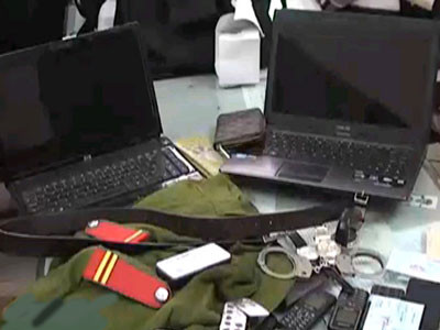 Bộ sắc phục, khoá số 8 cùng một số tài sản của các nạn nhân mà Đàm Mạnh Truyền cướp được