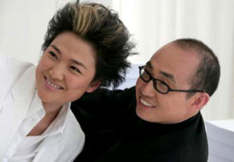 Phan Thạch Chất chia sẻ, ở nhà Trương Hân lo lắng chu đáo mọi việc, ở công ty, hai người cũng duy trì đồng lòng cao độ trong các quyết định lớn. Hai vợ chồng rất hài lòng về cuộc sống và sự nghiệp.