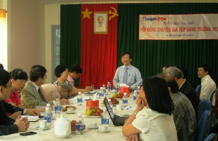 Nhà báo Vĩnh Thắng, người đương nhiệm Phụ trách Tạp chí THẾ GIỚI MỚI. Nhà báo Vĩnh Thắng, người đương nhiệm Phụ trách Tạp chí THẾ GIỚI MỚI.