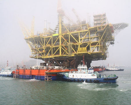 Ngày 5/5, Trung Quốc dùng 9 tàu vừa kéo, vừa hộ tống giàn khoan dầu khí Lệ Loan 3-1 ra Biển Đông.