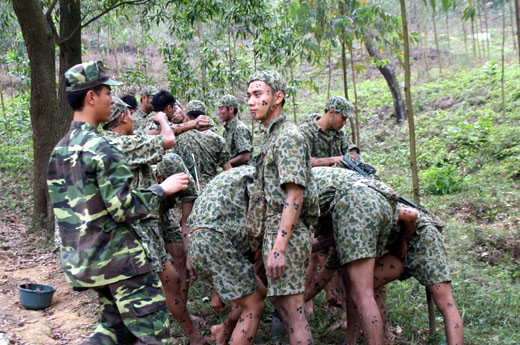 Ngụy trang trước giờ "xuất trận."