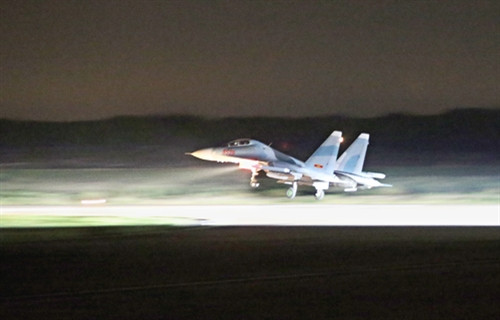 Tốc độ lúc cất cánh lên đến khoảng 200-300km/giờ và có tầm bay lên đến khoảng 3.000km. Tốc độ lúc cất cánh lên đến khoảng 200-300km/giờ và có tầm bay lên đến khoảng 3.000km.