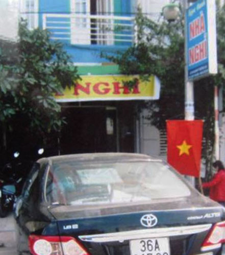 Nhà nghỉ nơi ông Khang đưa nữ thủ quỹ vào tâm sự. Ảnh: Lê Hoàng Nhà nghỉ nơi ông Khang đưa nữ thủ quỹ vào tâm sự. Ảnh: Lê Hoàng