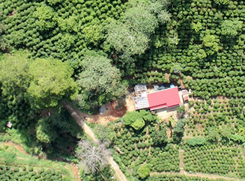 Với thiết bị chụp ảnh chuyên dụng, việc quan sát chi tiết các đối tượng trên mặt đất là rất dễ dàng. Ảnh chụp lại từ màn hình. Ảnh: VGP.