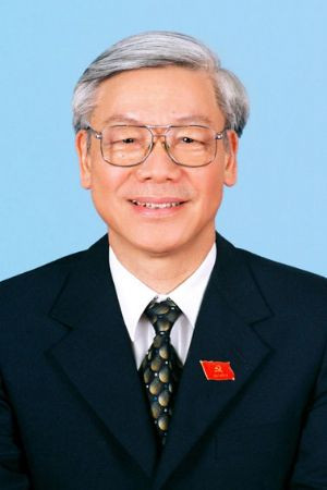 15. Ông Nguyễn Phú Trọng (sinh năm 1944, quê Hà Nội), Tổng bí thư, Ủy viên Bộ Chính trị khoá VIII, IX, X và XI. Ông Nguyễn Phú Trọng từng là Tổng biên tập Tạp chí Cộng sản, Bí thư Thành ủy Hà Nội, Chủ tịch Quốc hội.