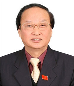 13. Ông Tô Huy Rứa (sinh năm 1947, quê Thanh Hóa), Trưởng ban Tổ chức Trung ương, Ủy viên Bộ Chính trị khoá X và XI. Ông Tô Huy Rứa từng là Bí thư Thành uỷ Hải Phòng, Giám đốc Học viện Chính trị quốc gia Hồ Chí Minh, Trưởng ban Tuyên giáo trung ương.