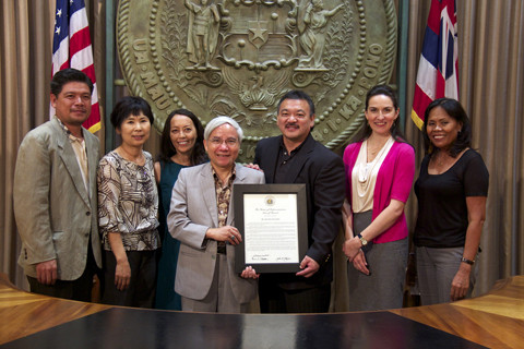 Tiến sĩ Nguyễn Hữu Ninh (người thứ 4 từ phải sang trái). Ảnh do nhân vật cung cấp. Tiến sĩ Nguyễn Hữu Ninh (người thứ 4 từ phải sang trái). Ảnh do nhân vật cung cấp.