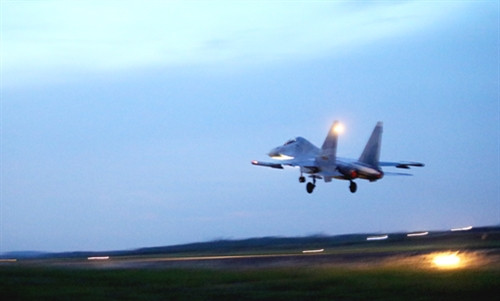 Su-30MK2 được coi là loại máy bay chiến đấu đa chức năng tốc độ siêu âm có thể đảm nhiệm cả nhiệm vụ chiếm ưu thế trên không và nhiệm vụ tấn công mặt đất. Su-30MK2 được coi là loại máy bay chiến đấu đa chức năng tốc độ siêu âm có thể đảm nhiệm cả nhiệm vụ chiếm ưu thế trên không và nhiệm vụ tấn công mặt đất.