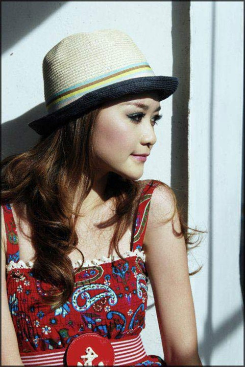 Chỉ cất giọng lên vài câu, cô gái đang học ở Hà Nội hát Rolling in the deep đã khiến cả 4 HLV không thể đợi lâu và chọn ngay lập tức.