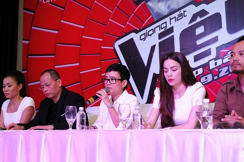 Khi cuộc họp báo bắt đầu, ông Nguyễn Quang Minh - Tổng giám đốc Cát Tiên Sa giữ vẻ mặt trầm ngâm, tư lự.