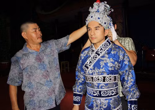 Anh Bo điển trai ngay cả khi diện trang phục thời cổ. Anh Bo điển trai ngay cả khi diện trang phục thời cổ.