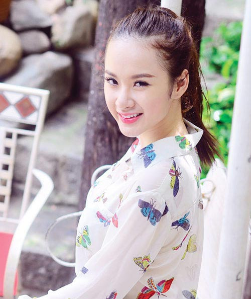 Cô cũng cho biết thêm: "Tuy tôi rất buồn khi bị mọi người nghĩ xấu, nhưng là người phụ nữ Việt Nam, tôi không bao giờ cho phép mình sống buông thả. Tôi phải ngoan và đang nỗ lực lấy lại hình ảnh để sau này còn lấy chồng"(Theo Tuổi trẻ Thủ đô)