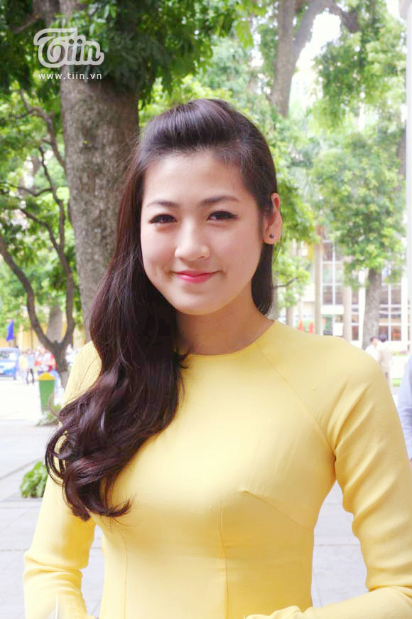 Sáng 14/9, Á hậu Việt Nam 2012 Dương Tú Anh đã tham gia lễ khai giảng năm học mới của trường Học viện Báo chí và Tuyên truyền cùng với các sinh viên khác trong trường. Sáng 14/9, Á hậu Việt Nam 2012 Dương Tú Anh đã tham gia lễ khai giảng năm học mới của trường Học viện Báo chí và Tuyên truyền cùng với các sinh viên khác trong trường.