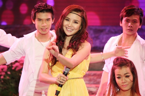 Khó có thể cưỡng lại vẻ đẹp ngọt ngào, trong sáng như 1 nàng công chúa của Vy Oanh